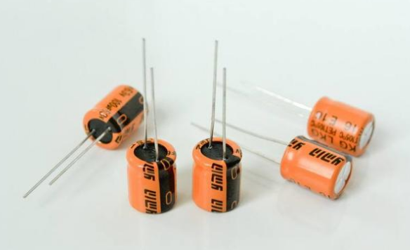 「NIPPON CHEMI-CON」電解電容極性接錯會爆炸，如何避免？