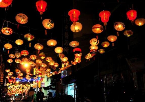 元宵節(jié)的習(xí)俗只剩下吃了,看看古人是怎么過(guò)節(jié)的!